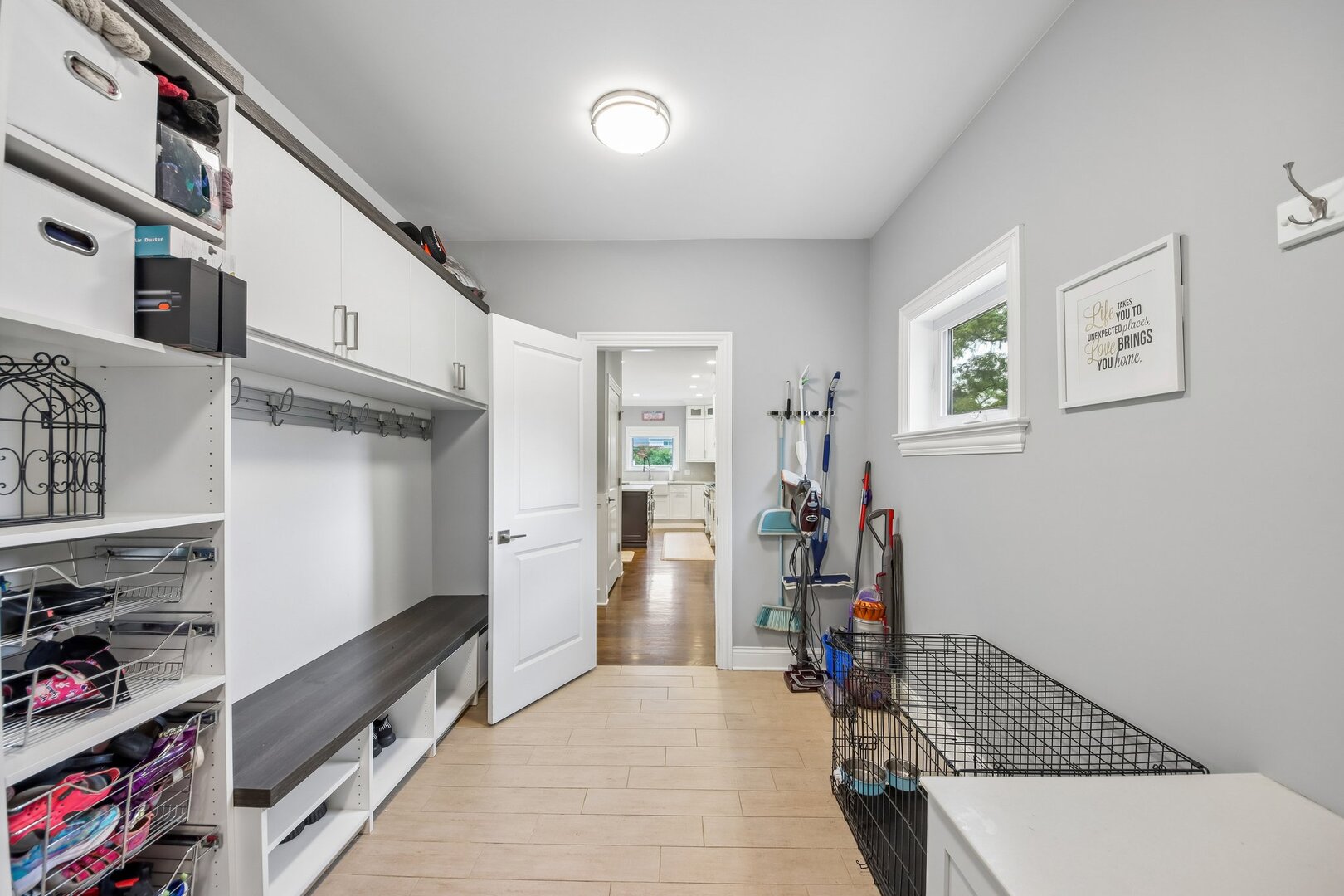 569 S Stratford Avenue Property Photo 9