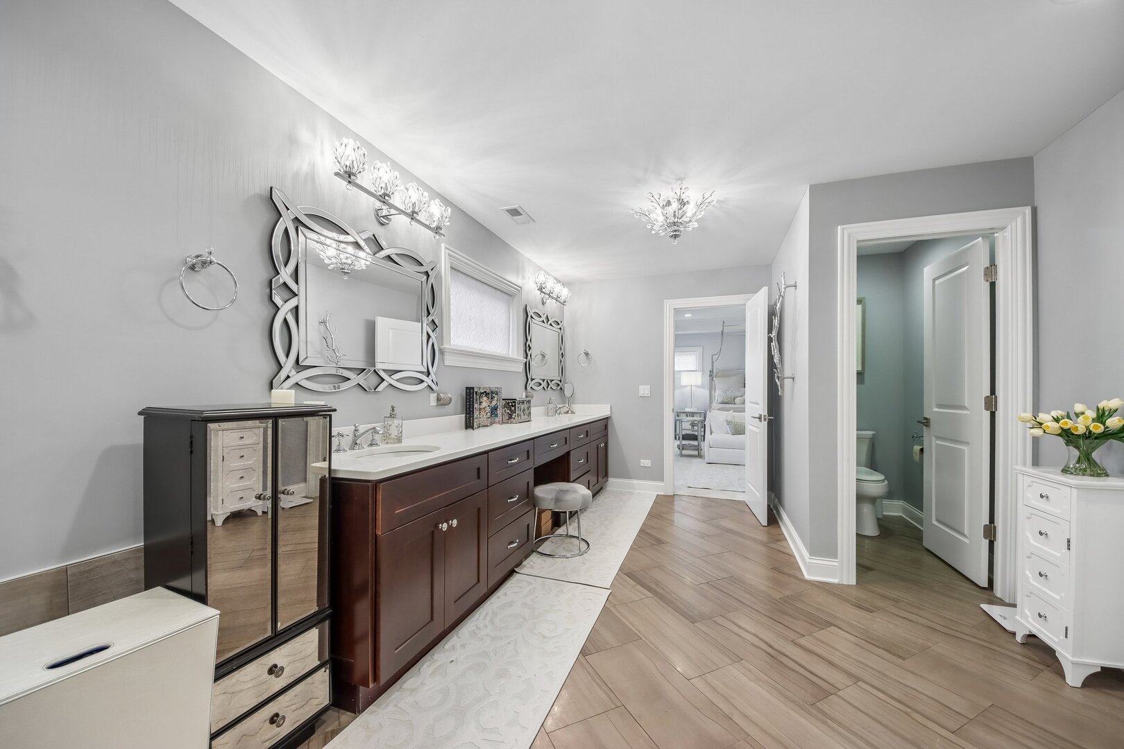569 S Stratford Avenue Property Photo 19