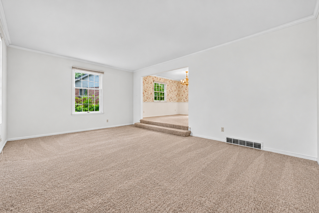 3125 Spring Lake Drive Property Photo 5