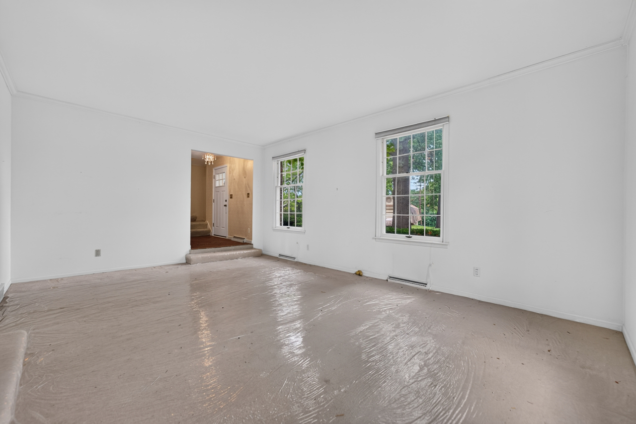 3125 Spring Lake Drive Property Photo 6