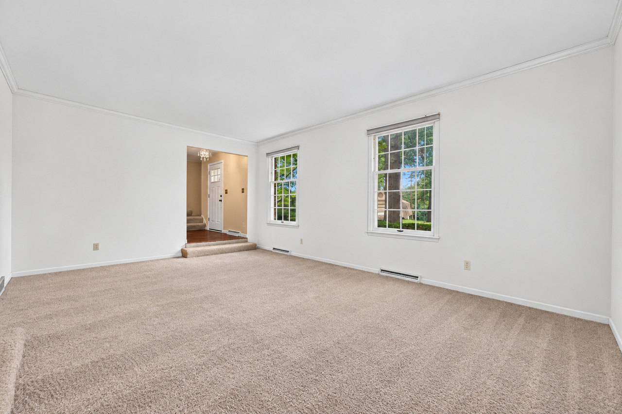 3125 Spring Lake Drive Property Photo 7