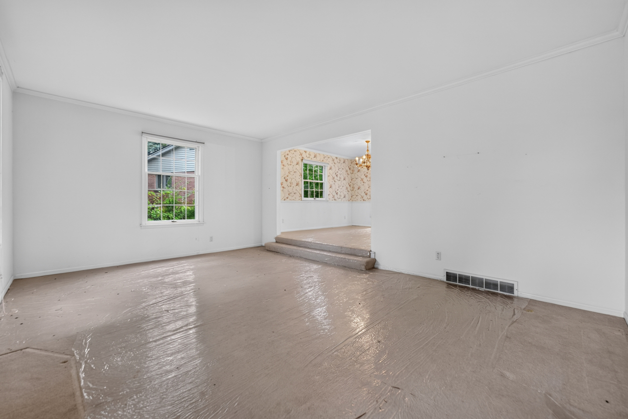 3125 Spring Lake Drive Property Photo 8