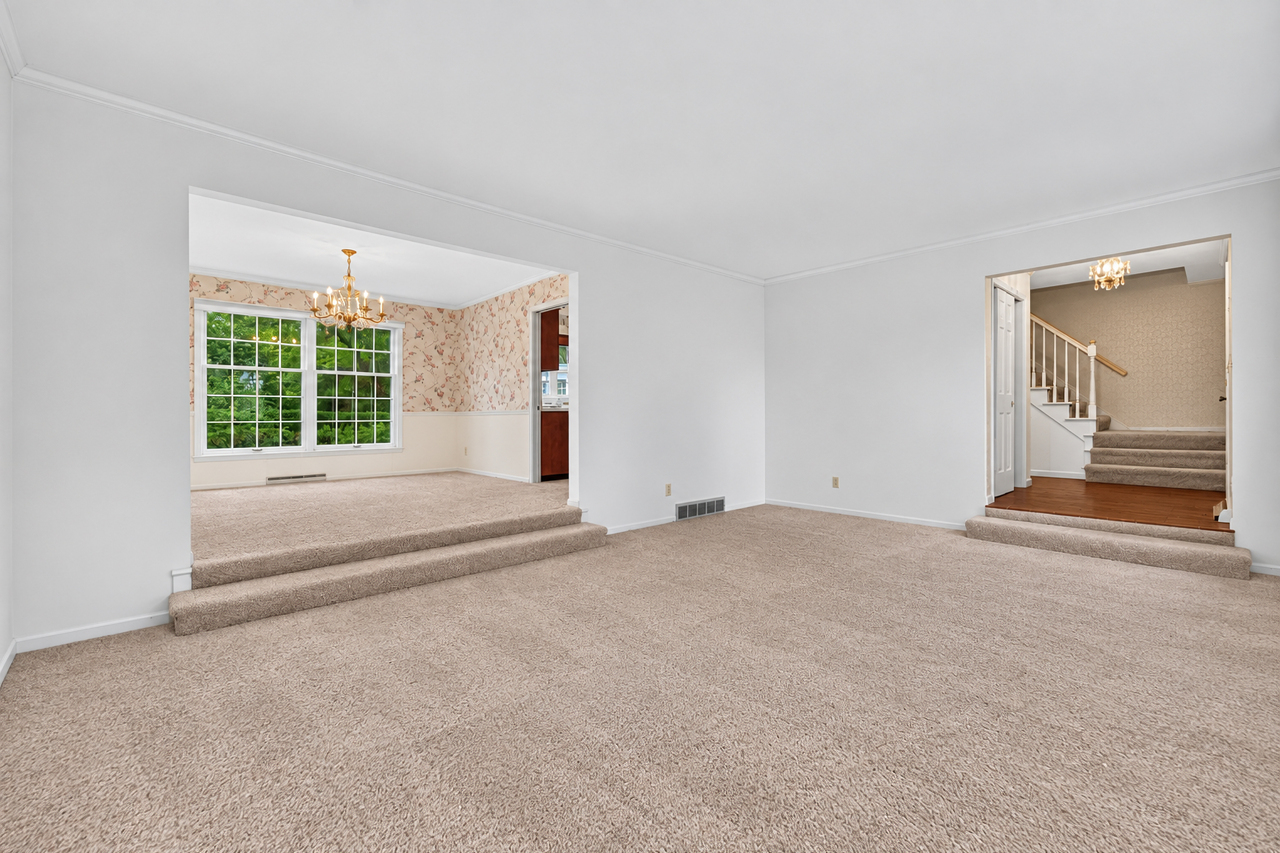 3125 Spring Lake Drive Property Photo 10
