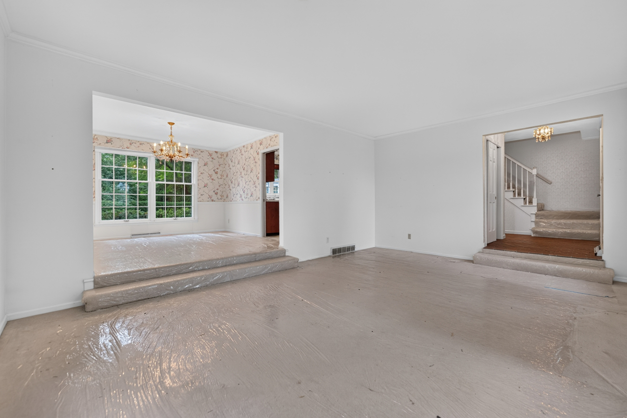 3125 Spring Lake Drive Property Photo 11