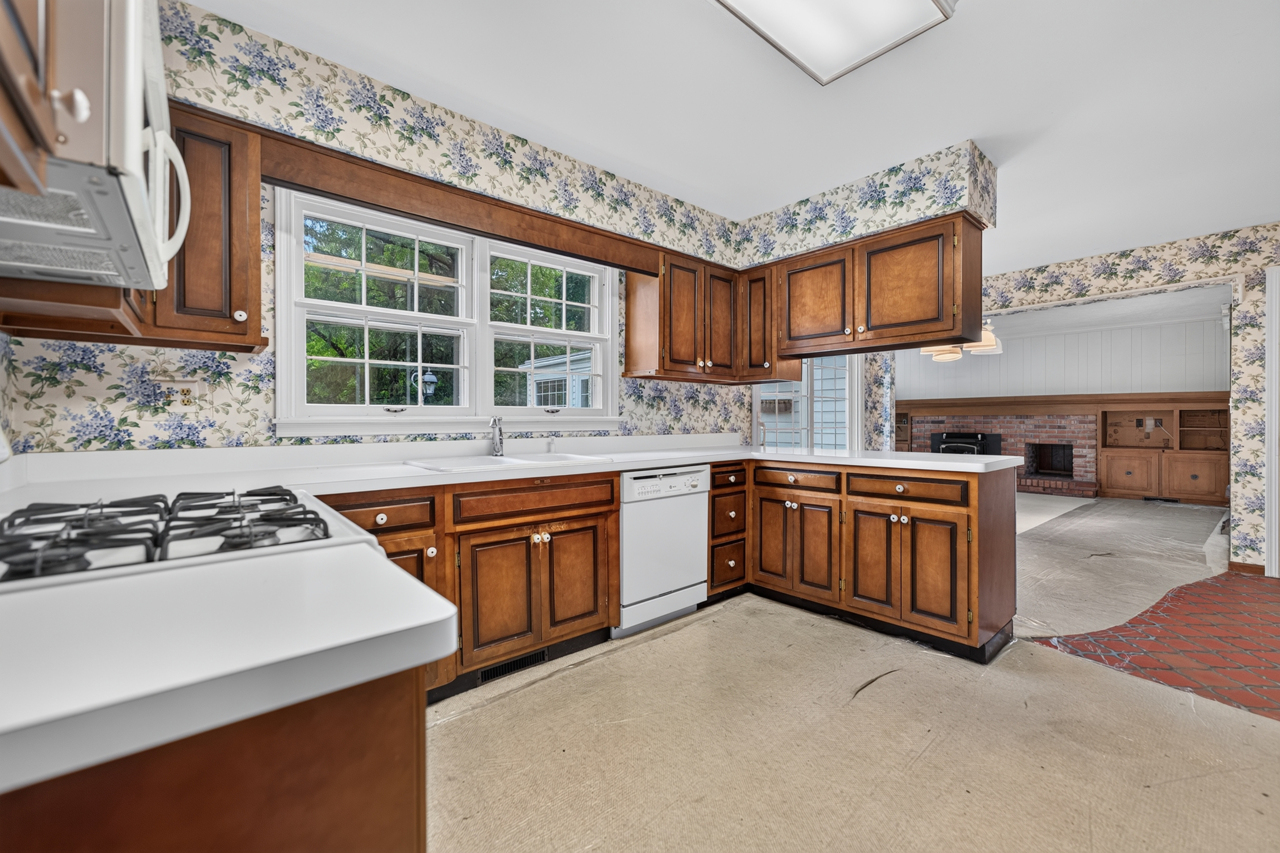 3125 Spring Lake Drive Property Photo 14
