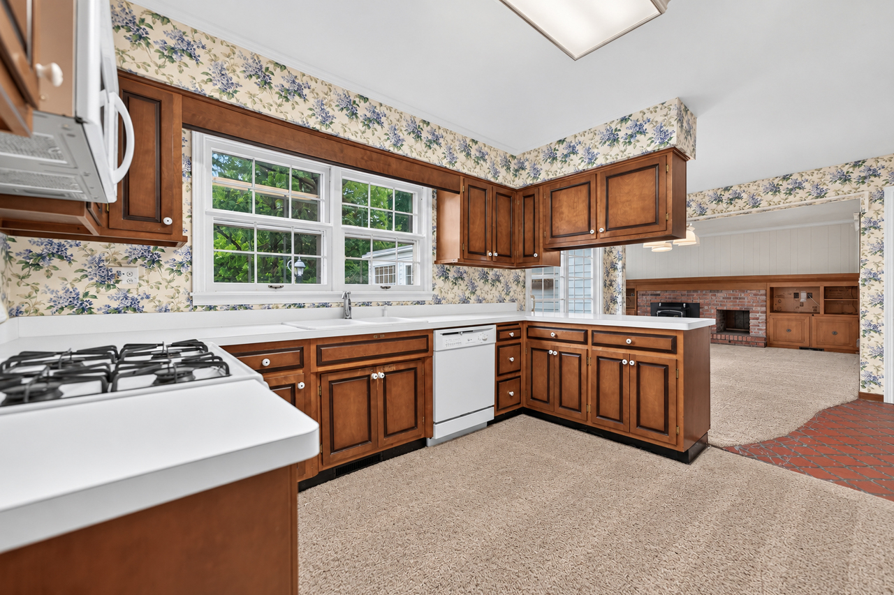 3125 Spring Lake Drive Property Photo 15