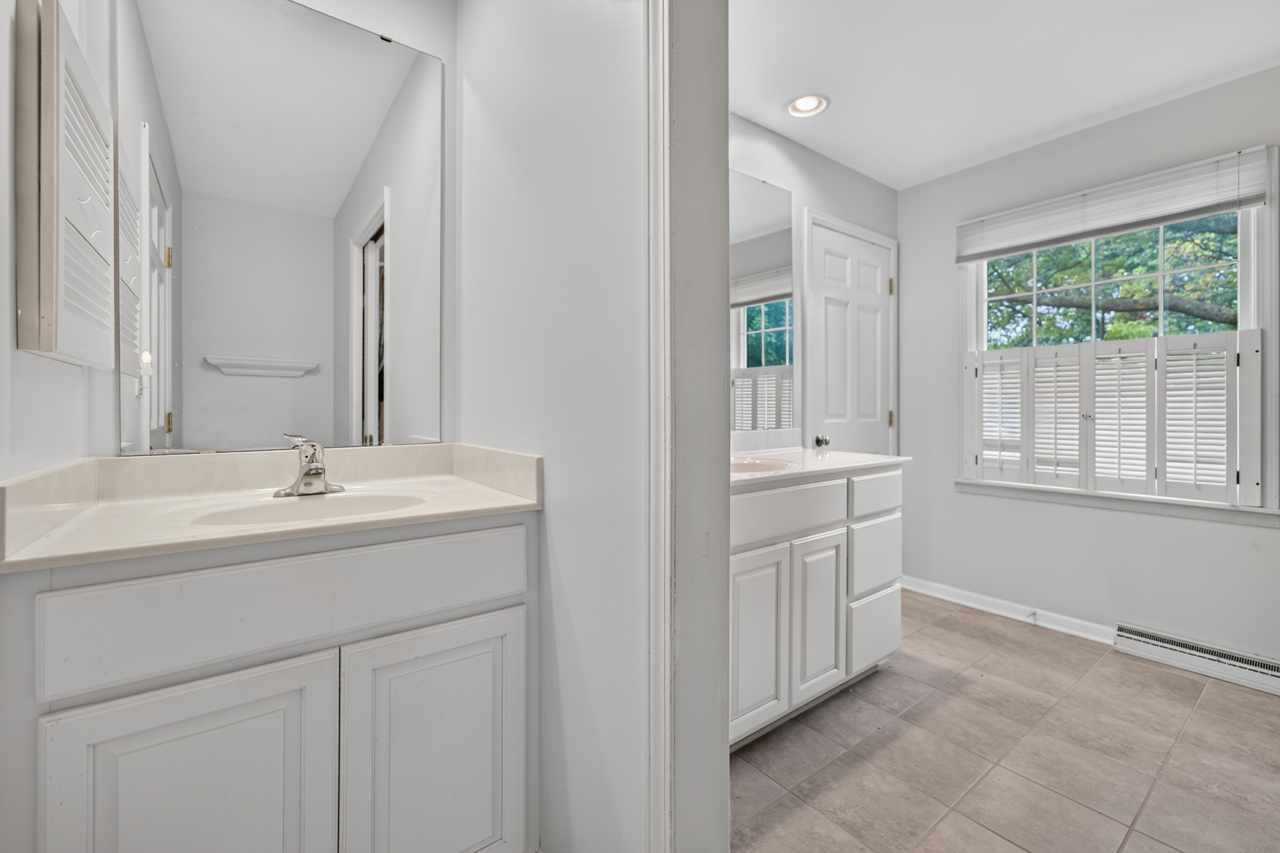3125 Spring Lake Drive Property Photo 41