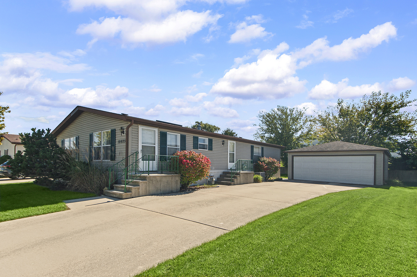 10825 W Gateway Drive Property Photo 1