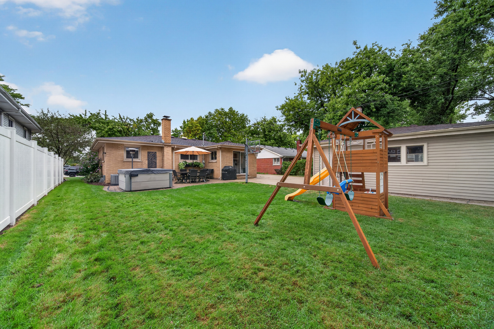 863 S Cedar Avenue Property Photo 22
