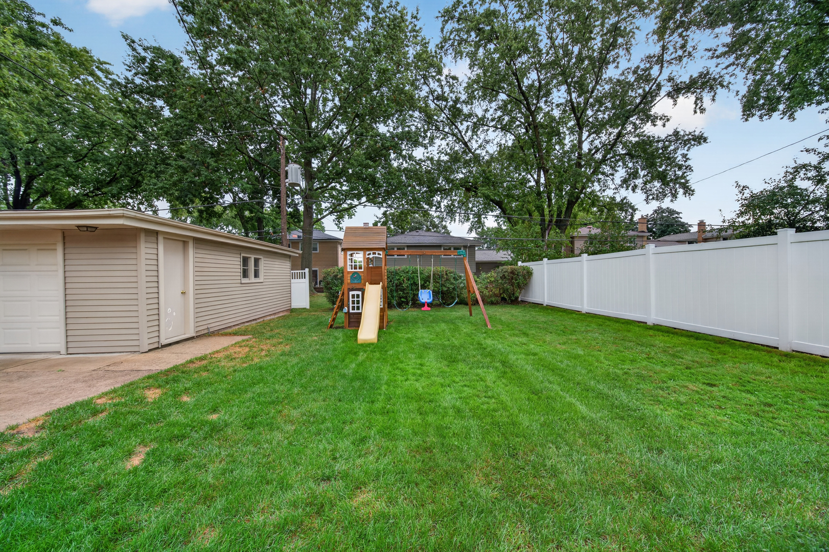 863 S Cedar Avenue Property Photo 23