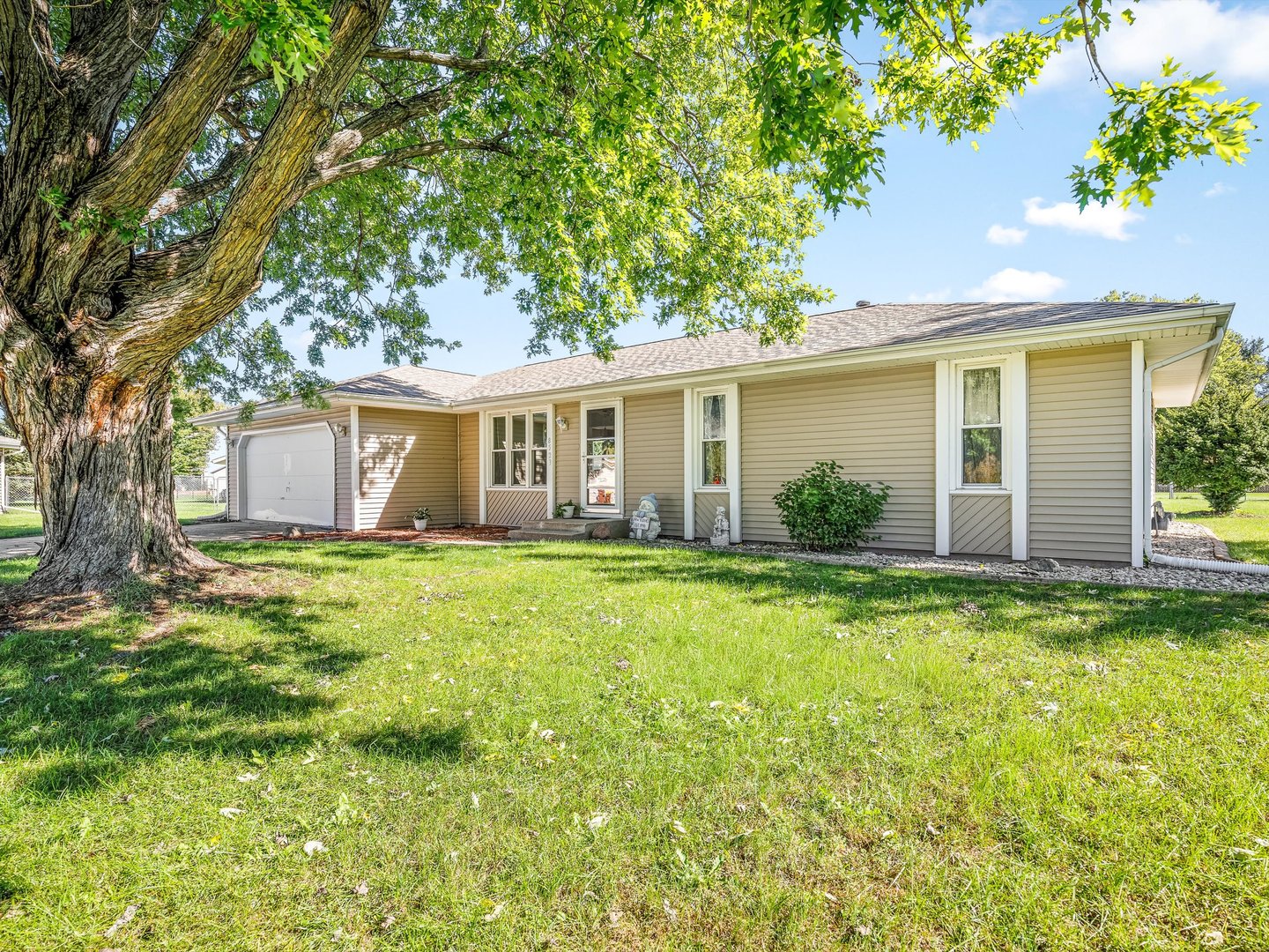 8523 Terrang Court Property Photo 2