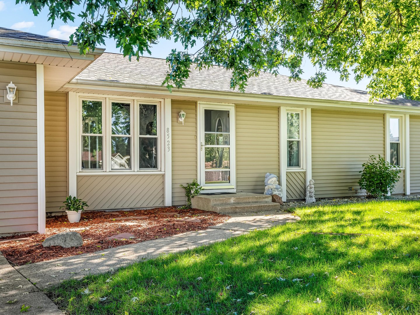 8523 Terrang Court Property Photo 4