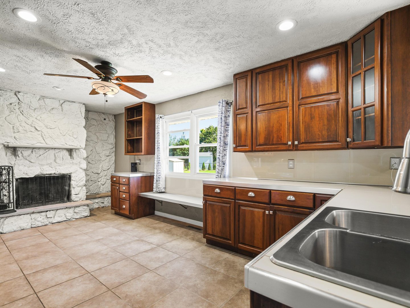 8523 Terrang Court Property Photo 10