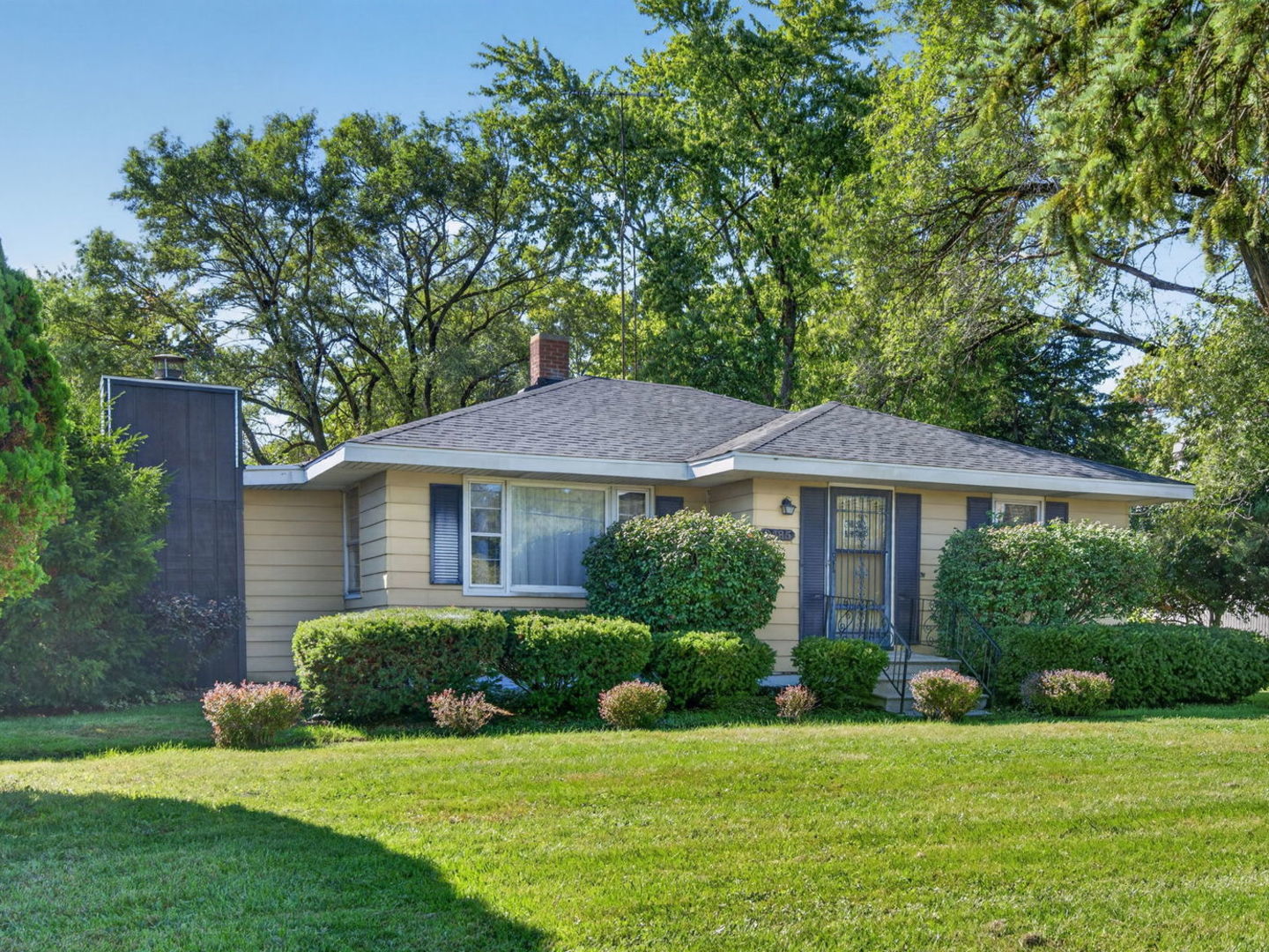 2485 E Division Street Property Photo 1