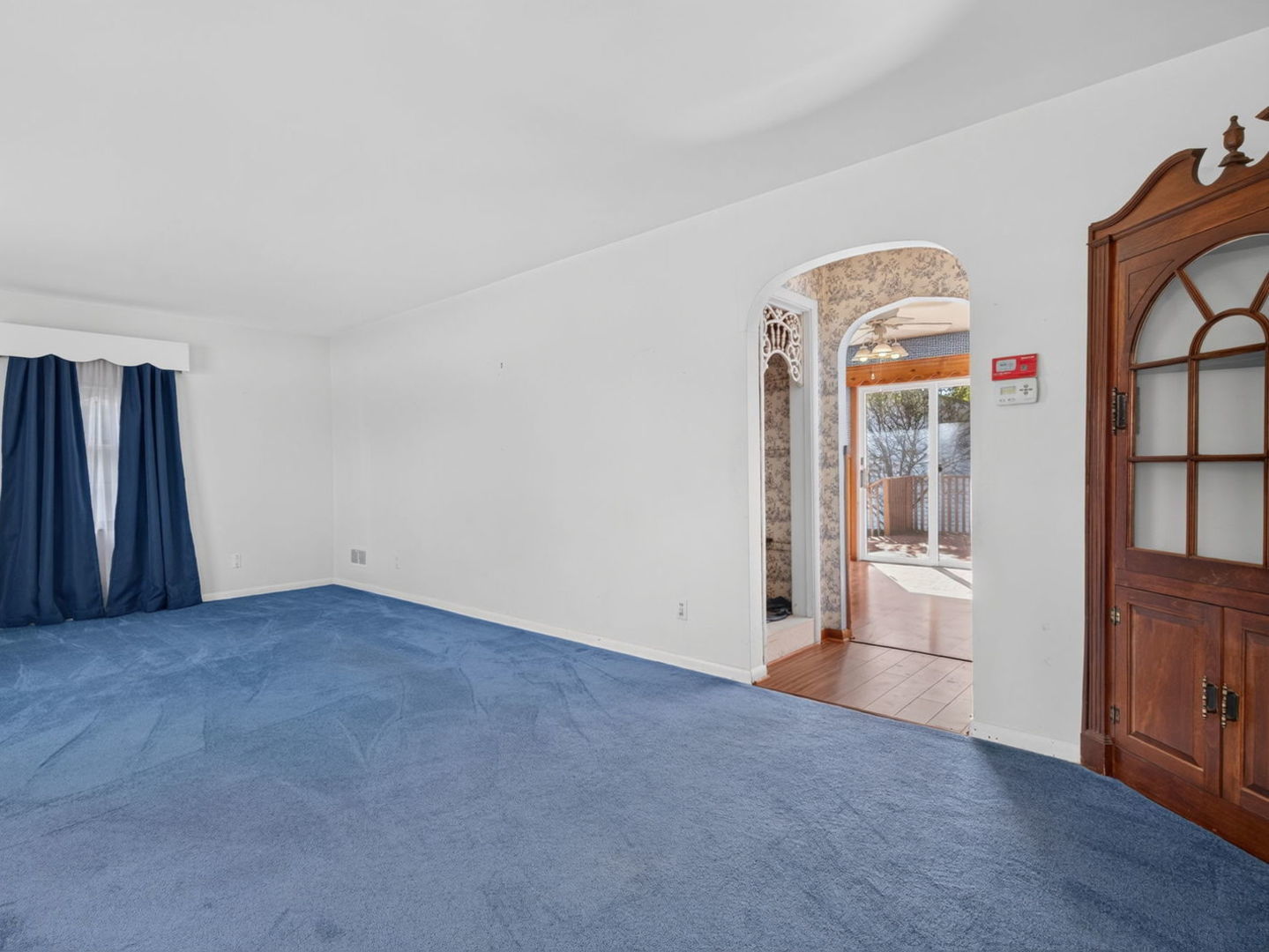 2485 E Division Street Property Photo 8