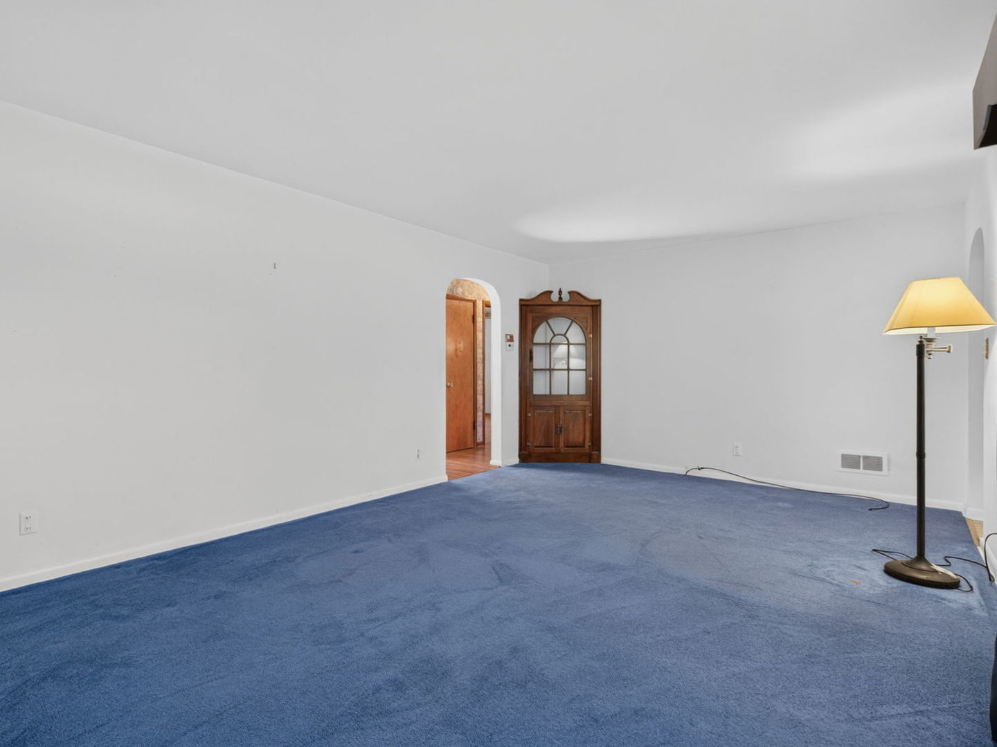 2485 E Division Street Property Photo 9
