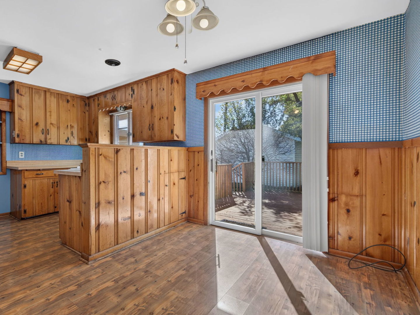 2485 E Division Street Property Photo 12