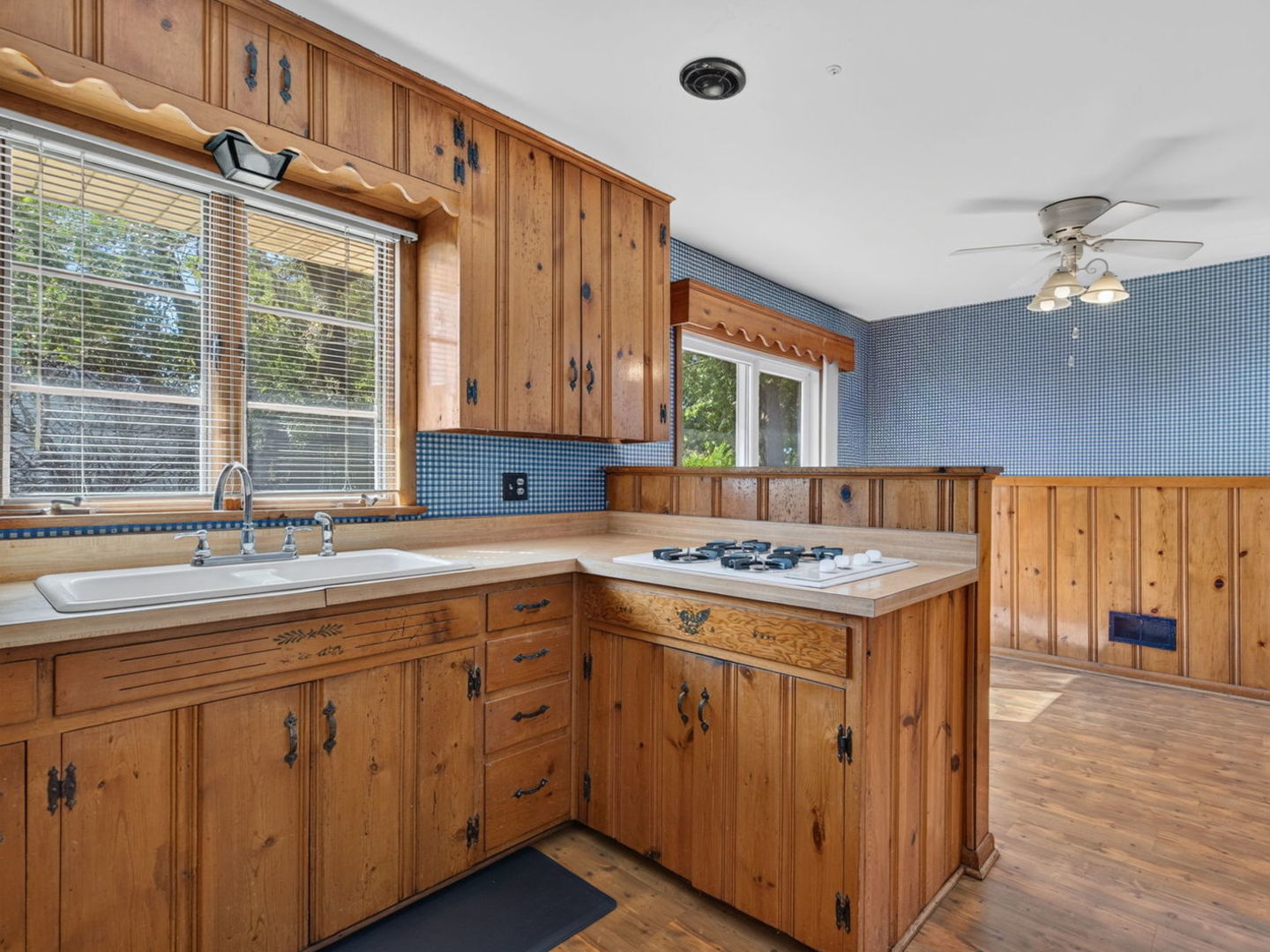 2485 E Division Street Property Photo 14