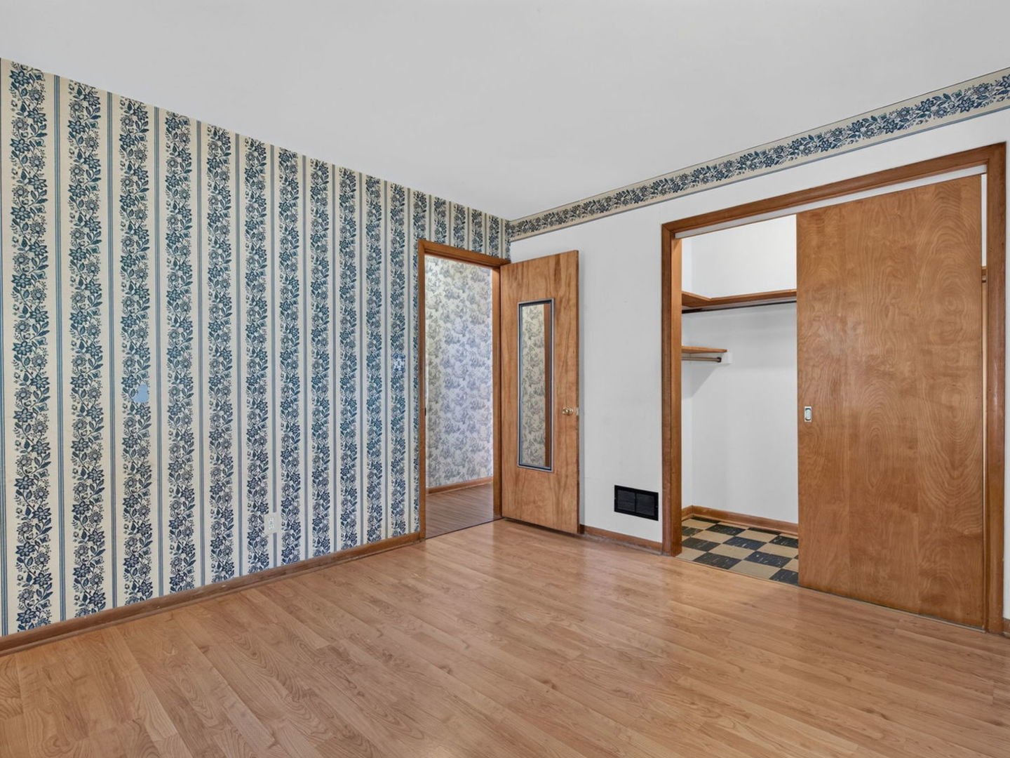 2485 E Division Street Property Photo 24