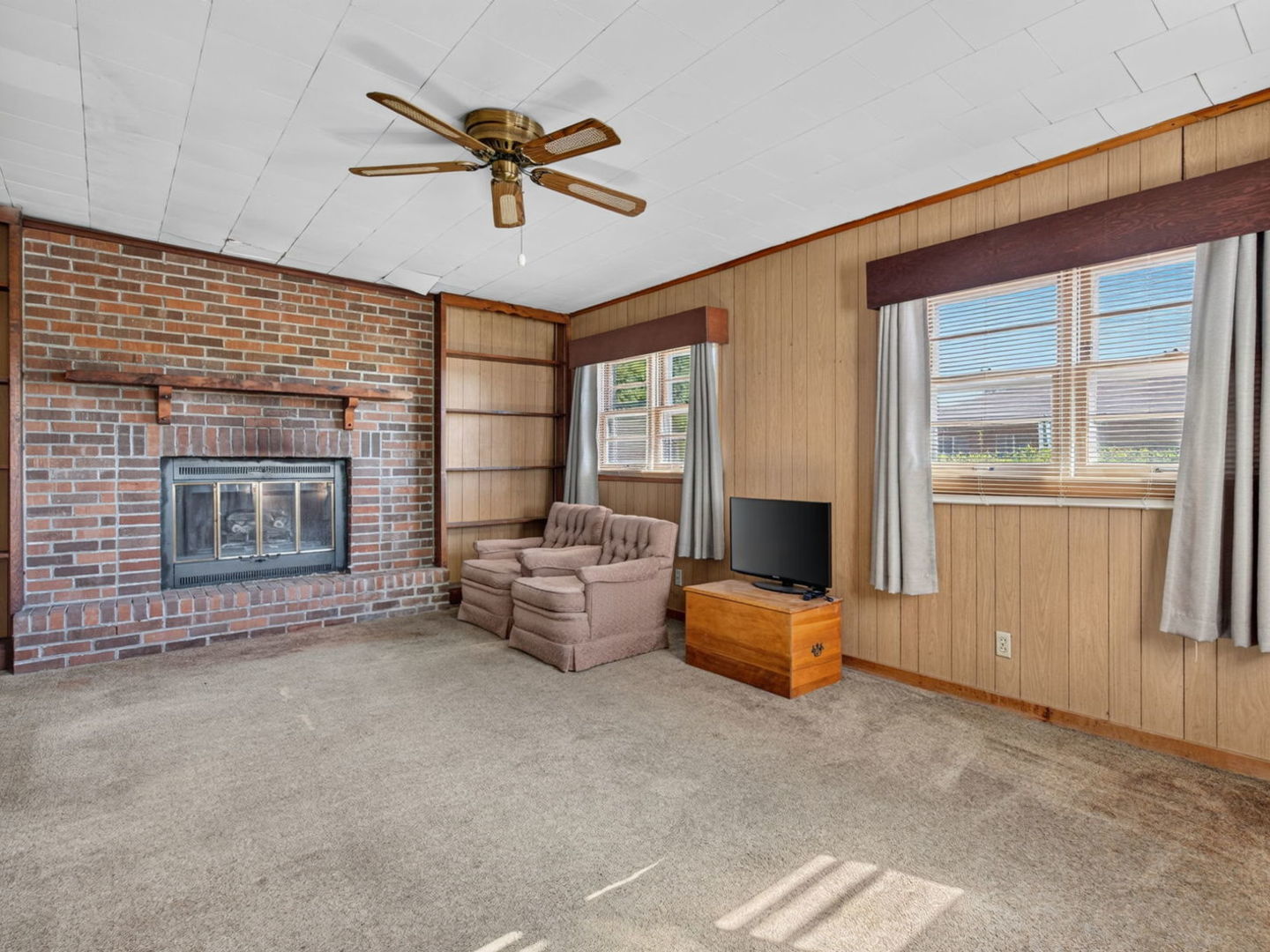 2485 E Division Street Property Photo 26