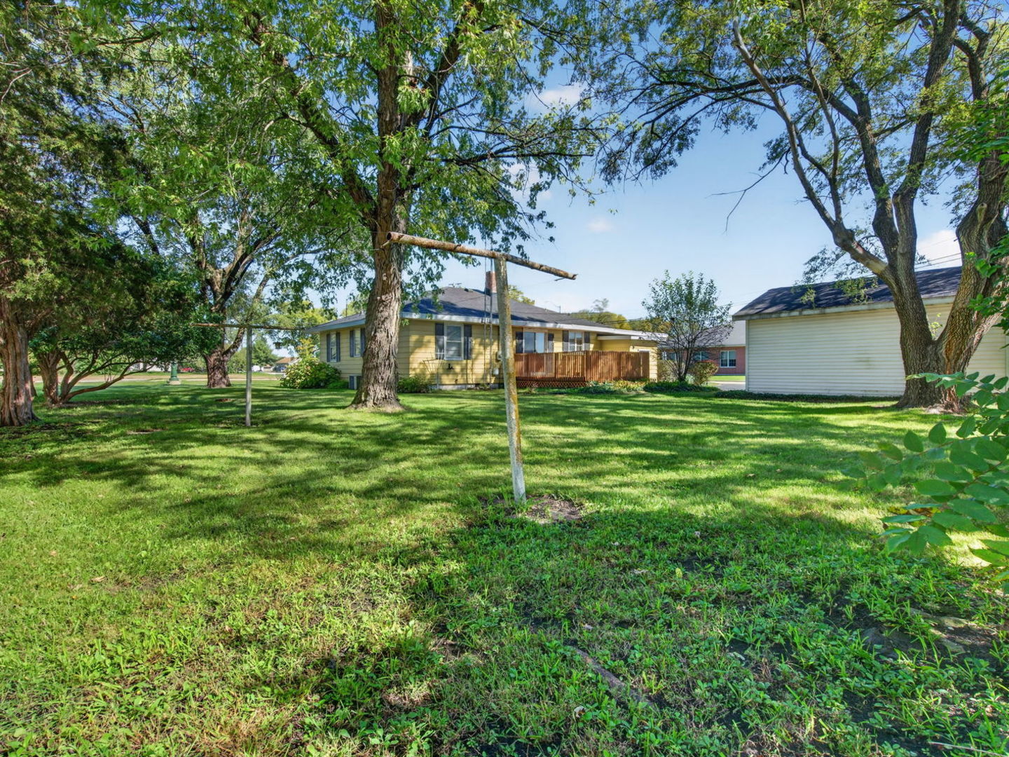 2485 E Division Street Property Photo 42