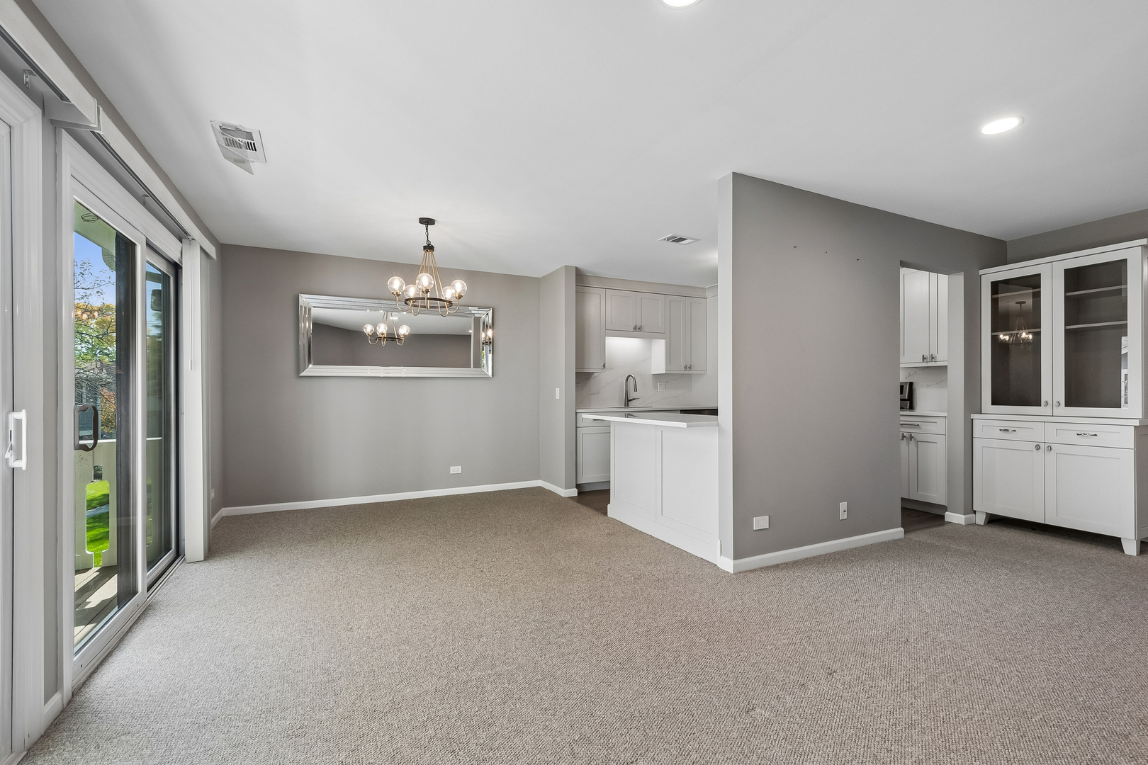 549 Williamsburg Court B2 Property Photo 6