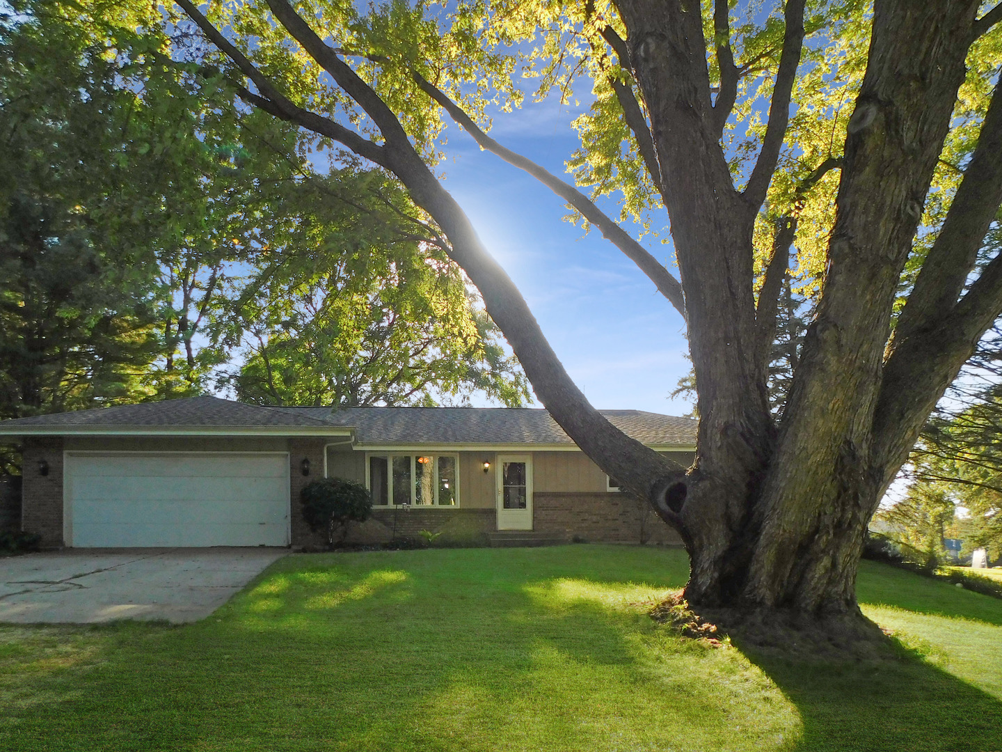 12544 Chuckanut Drive Property Photo 1
