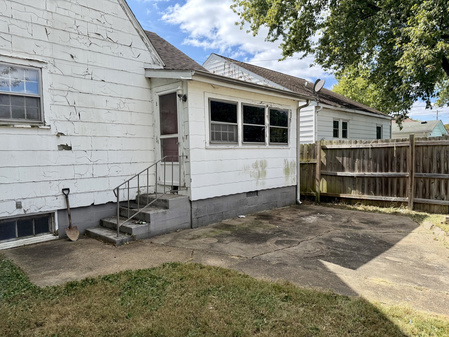 605 W 10th Street Property Photo 3