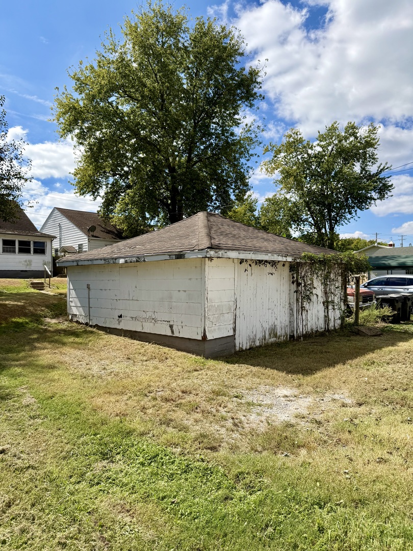 605 W 10th Street Property Photo 5