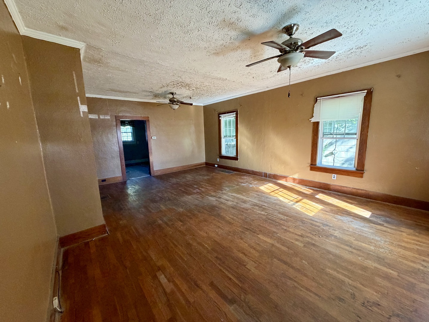 605 W 10th Street Property Photo 6