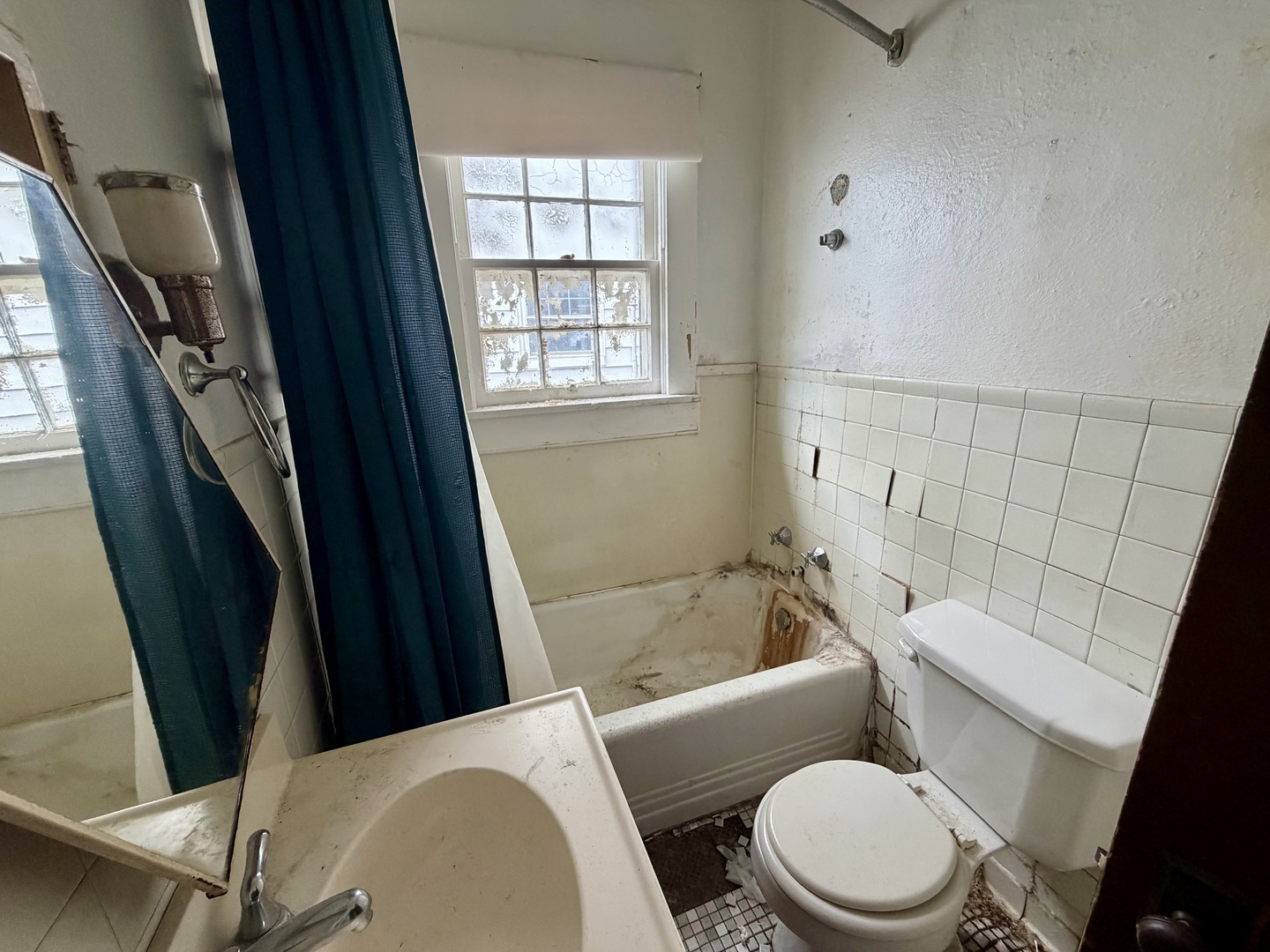 605 W 10th Street Property Photo 12