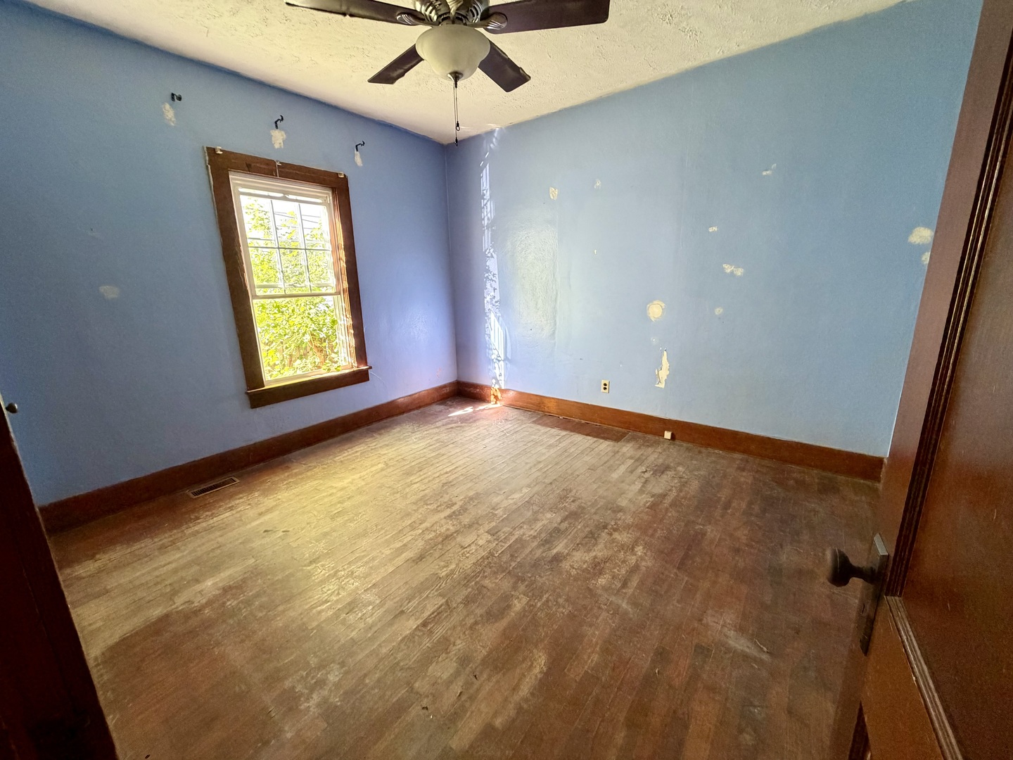 605 W 10th Street Property Photo 14