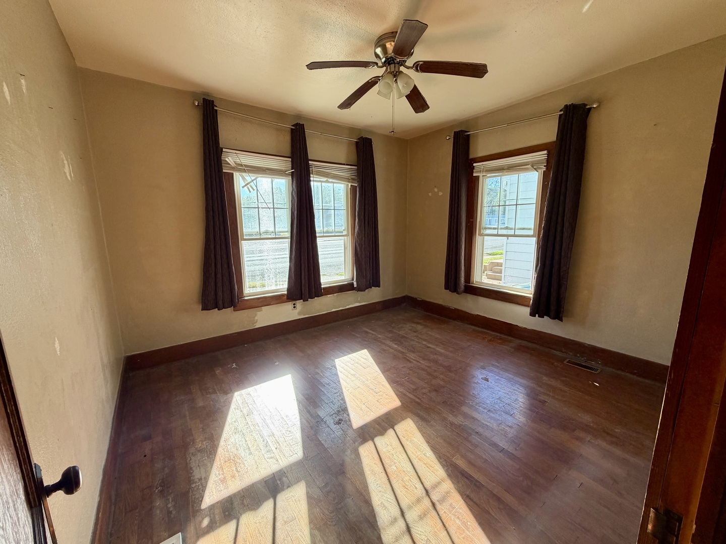 605 W 10th Street Property Photo 15