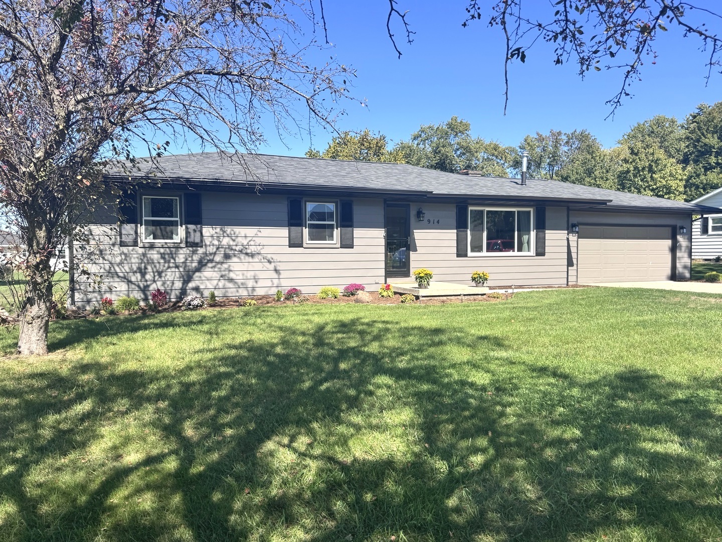 914 E Boyer Street Property Photo 1