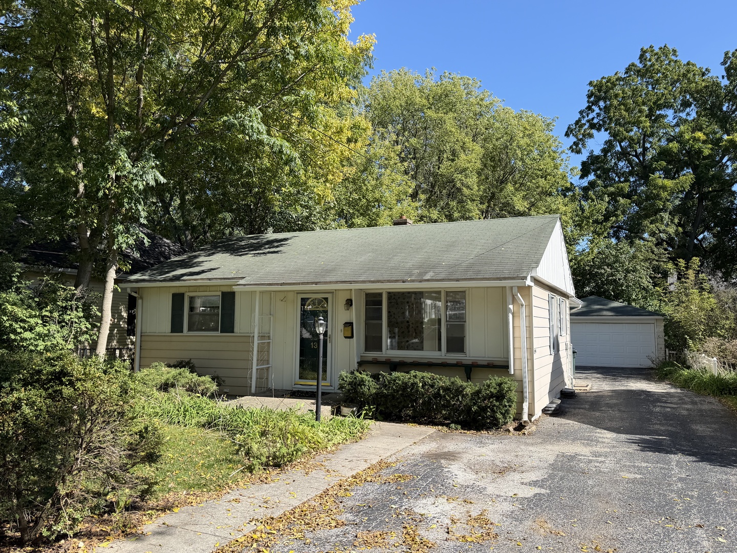 139 N Hager Avenue Property Photo 1