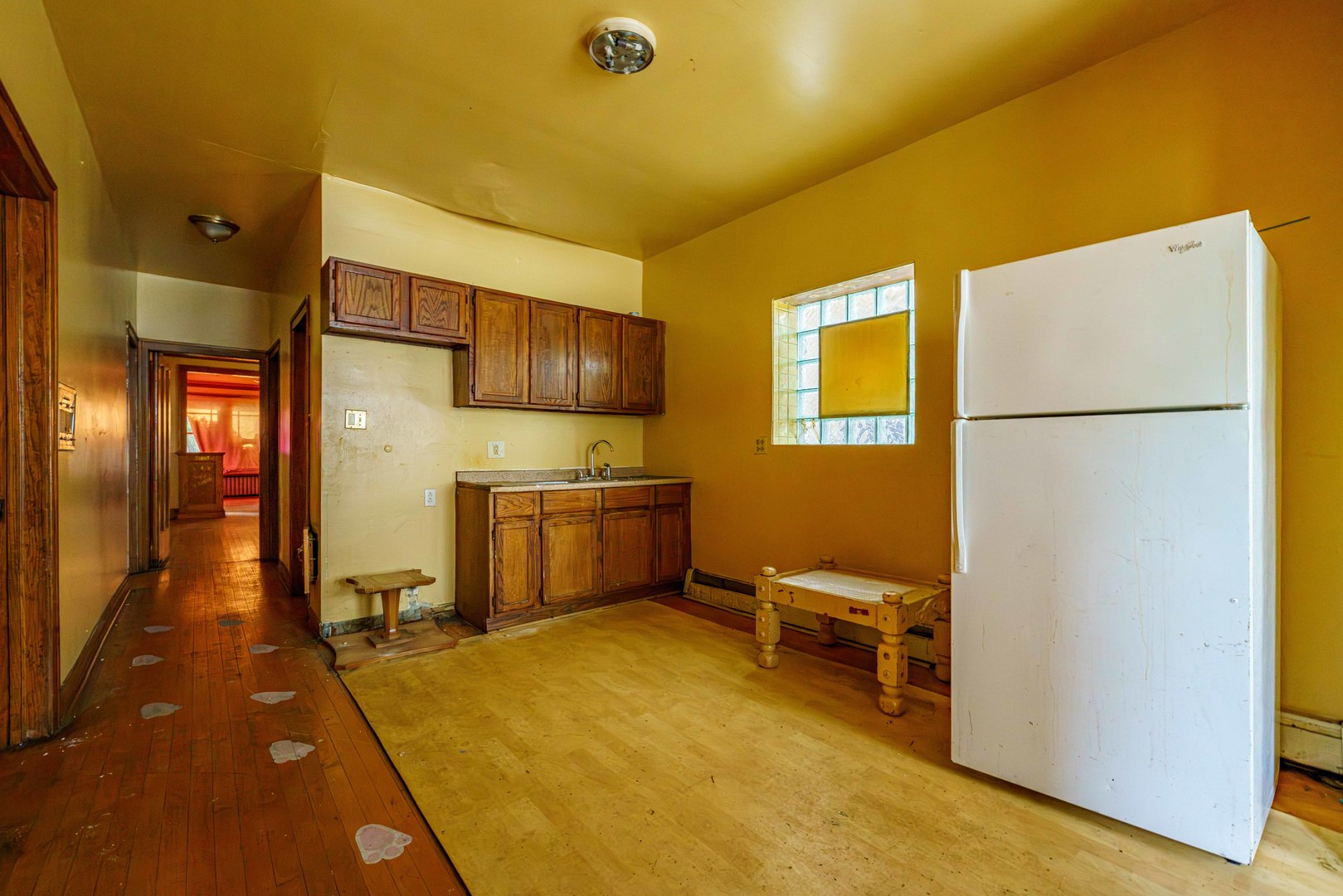 6734 S Maplewood Avenue Property Photo 6