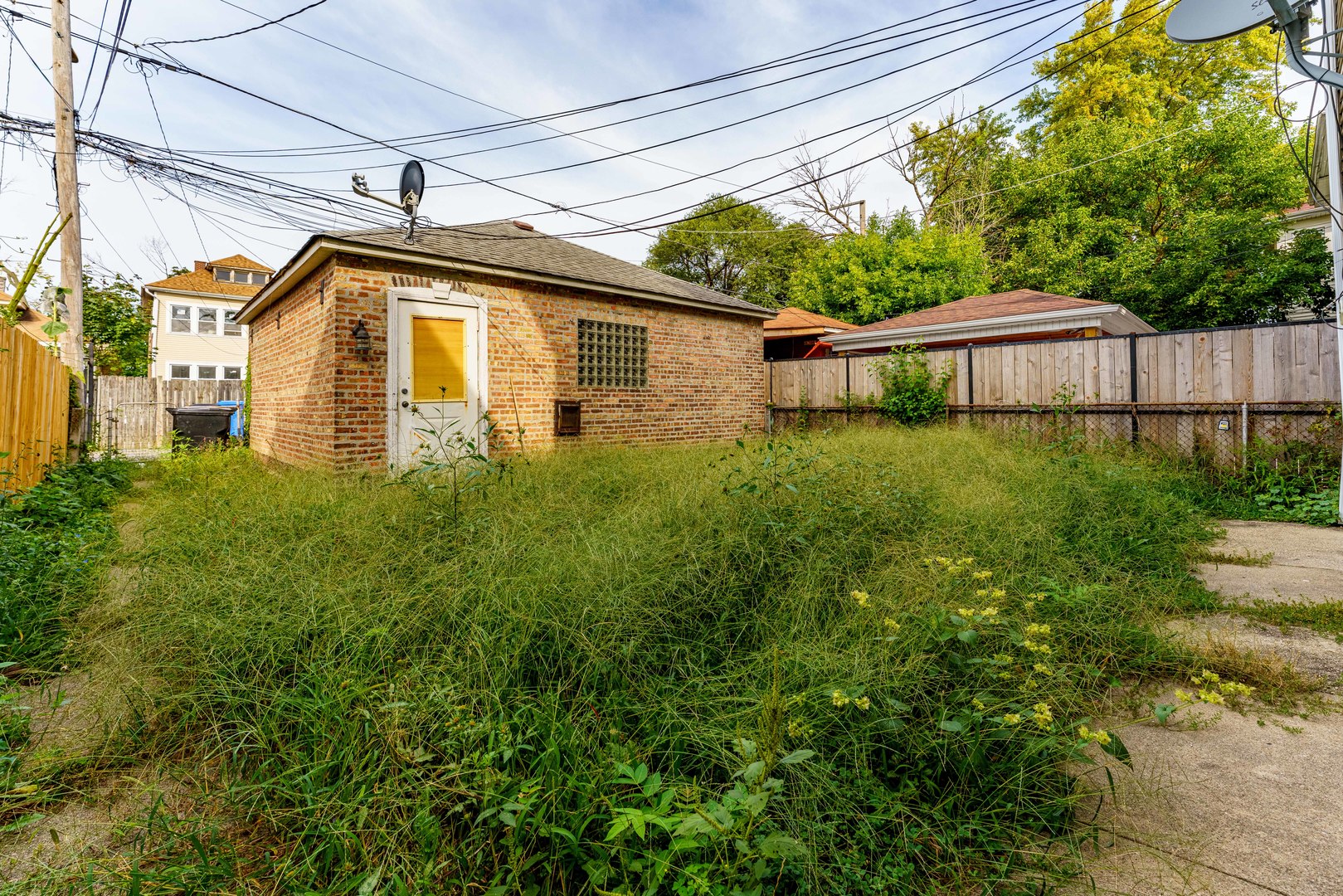 6734 S Maplewood Avenue Property Photo 7