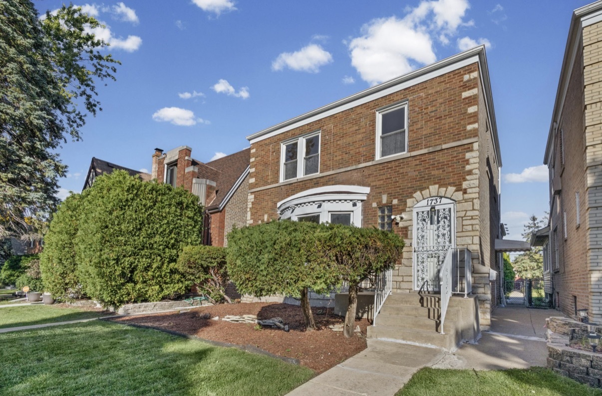 1737 N Sayre Avenue Property Photo 1