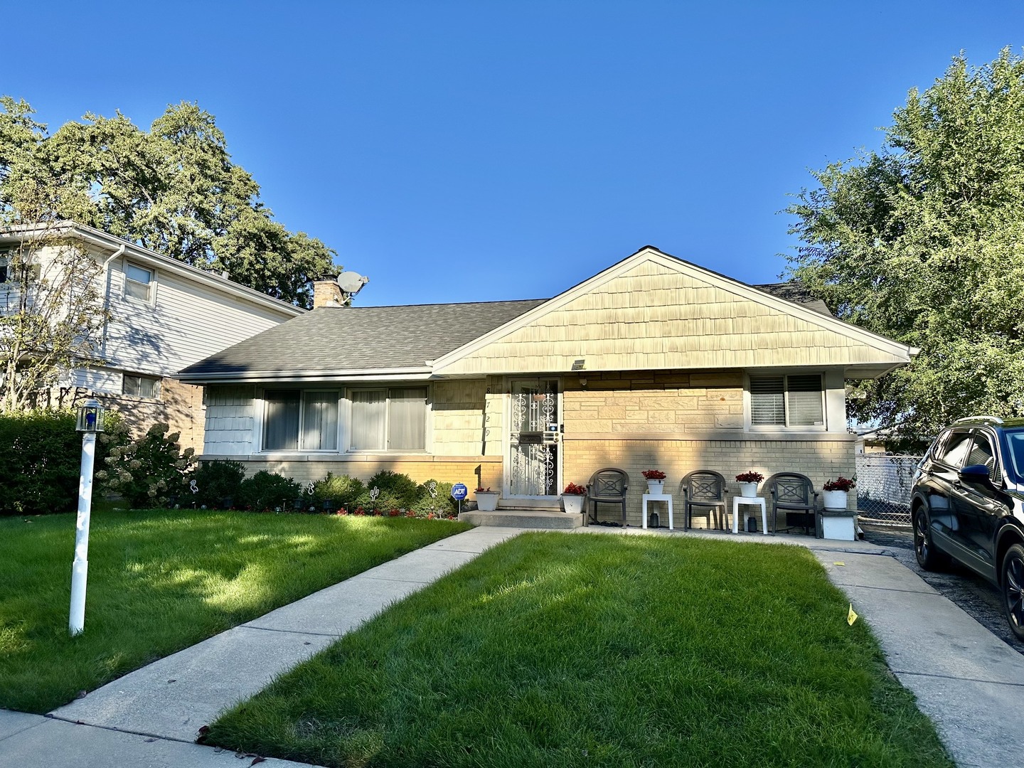 8729 N Oriole Avenue Property Photo 1