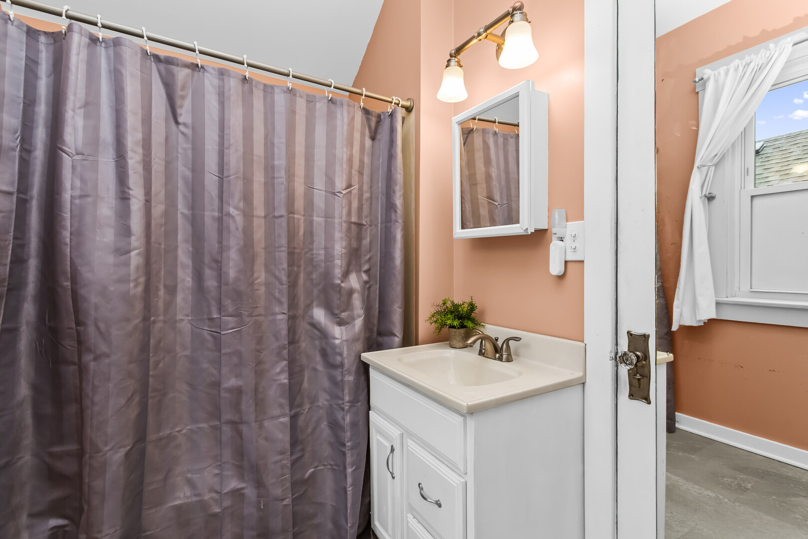 2626 W Morse Avenue Property Photo 11