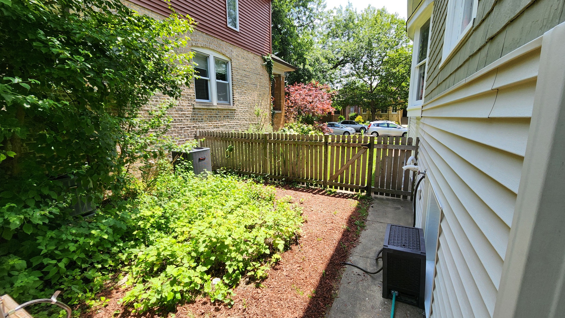 2626 W Morse Avenue Property Photo 18