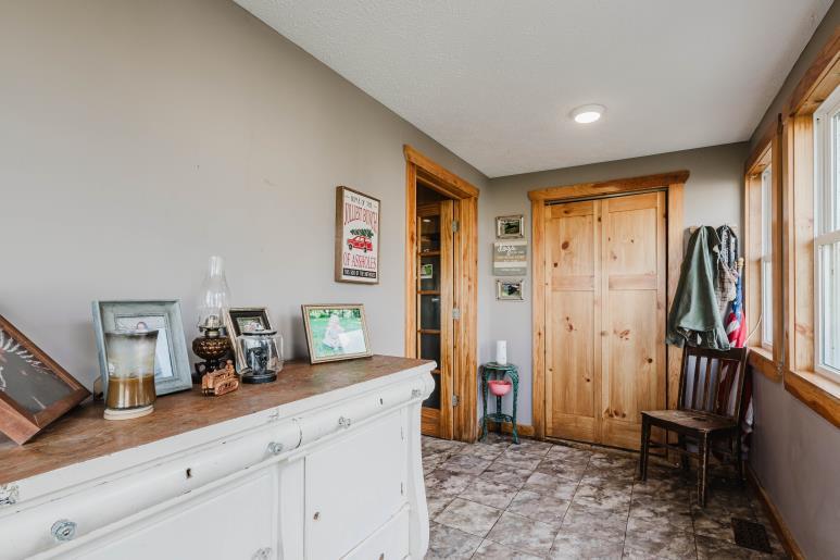 6528 Lilac Road Property Photo 5