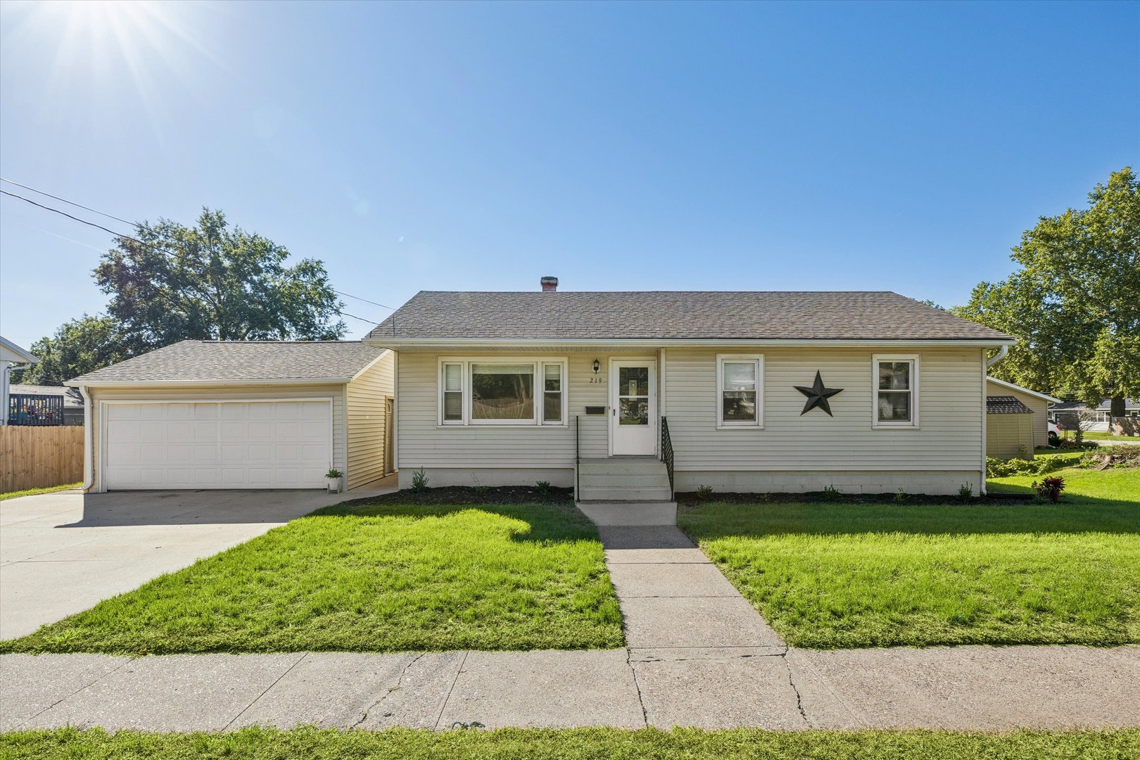 219 9th Avenue Property Photo 1