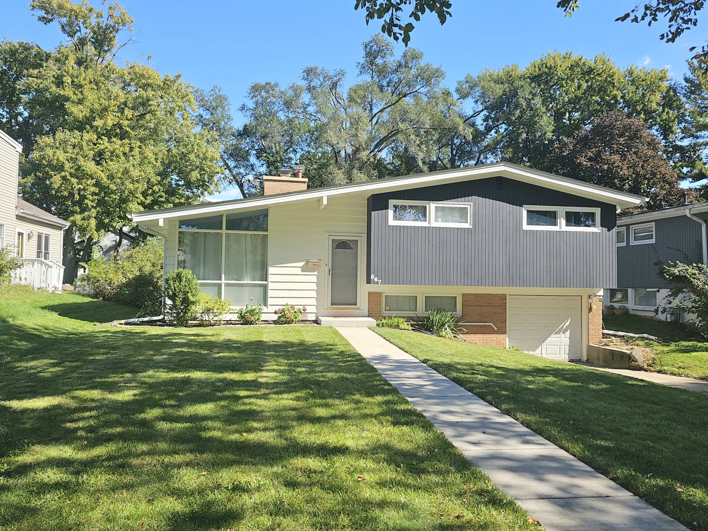 567 S Lewis Avenue Property Photo 1