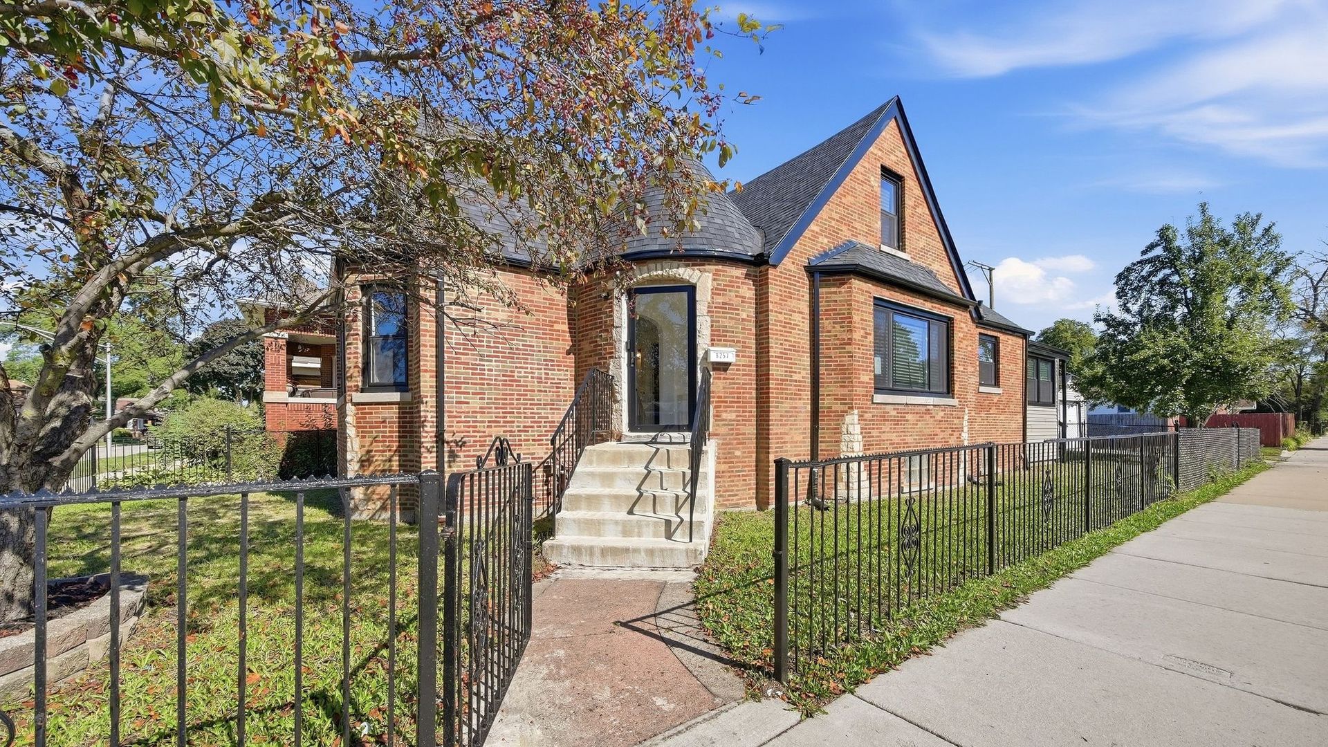 8257 S Blackstone Avenue Property Photo 2