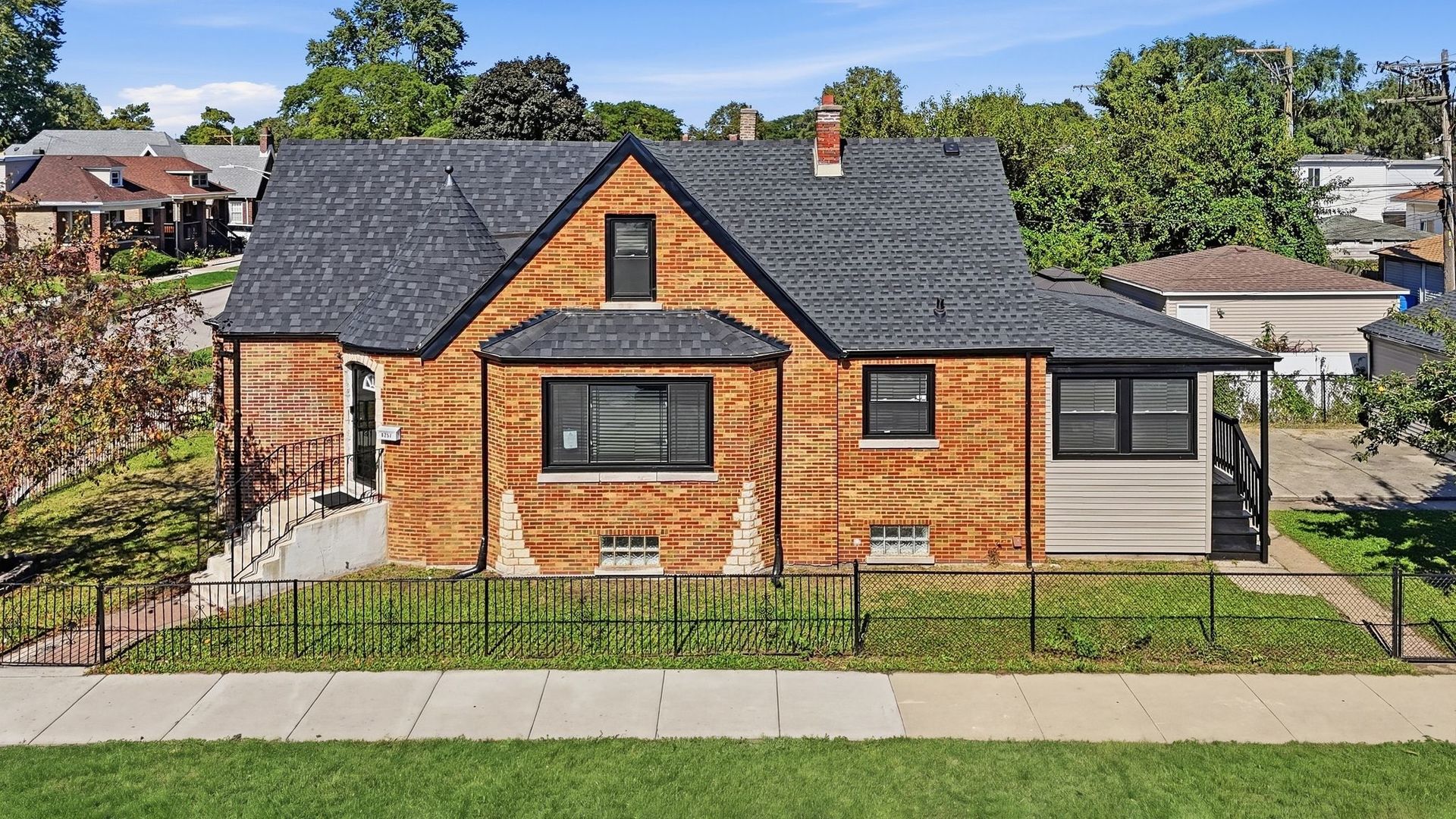 8257 S Blackstone Avenue Property Photo 3