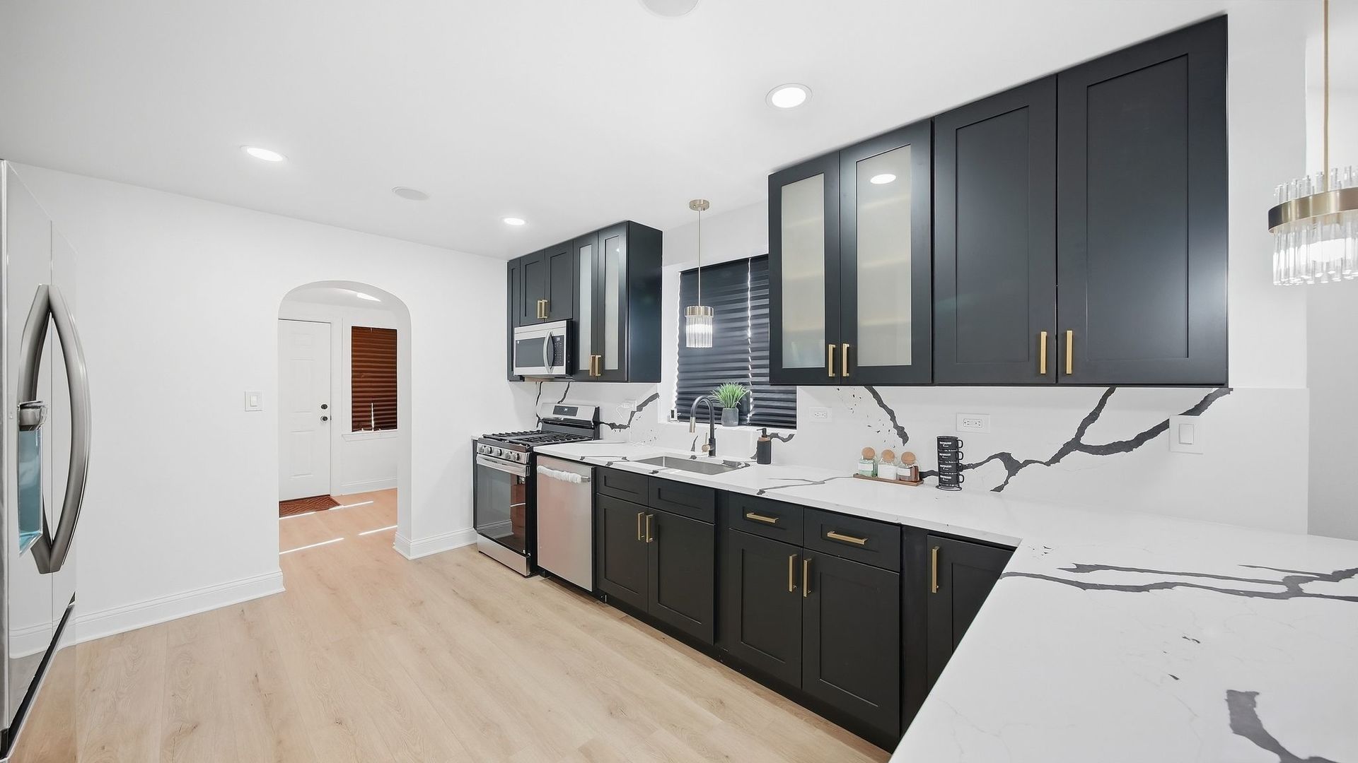 8257 S Blackstone Avenue Property Photo 12