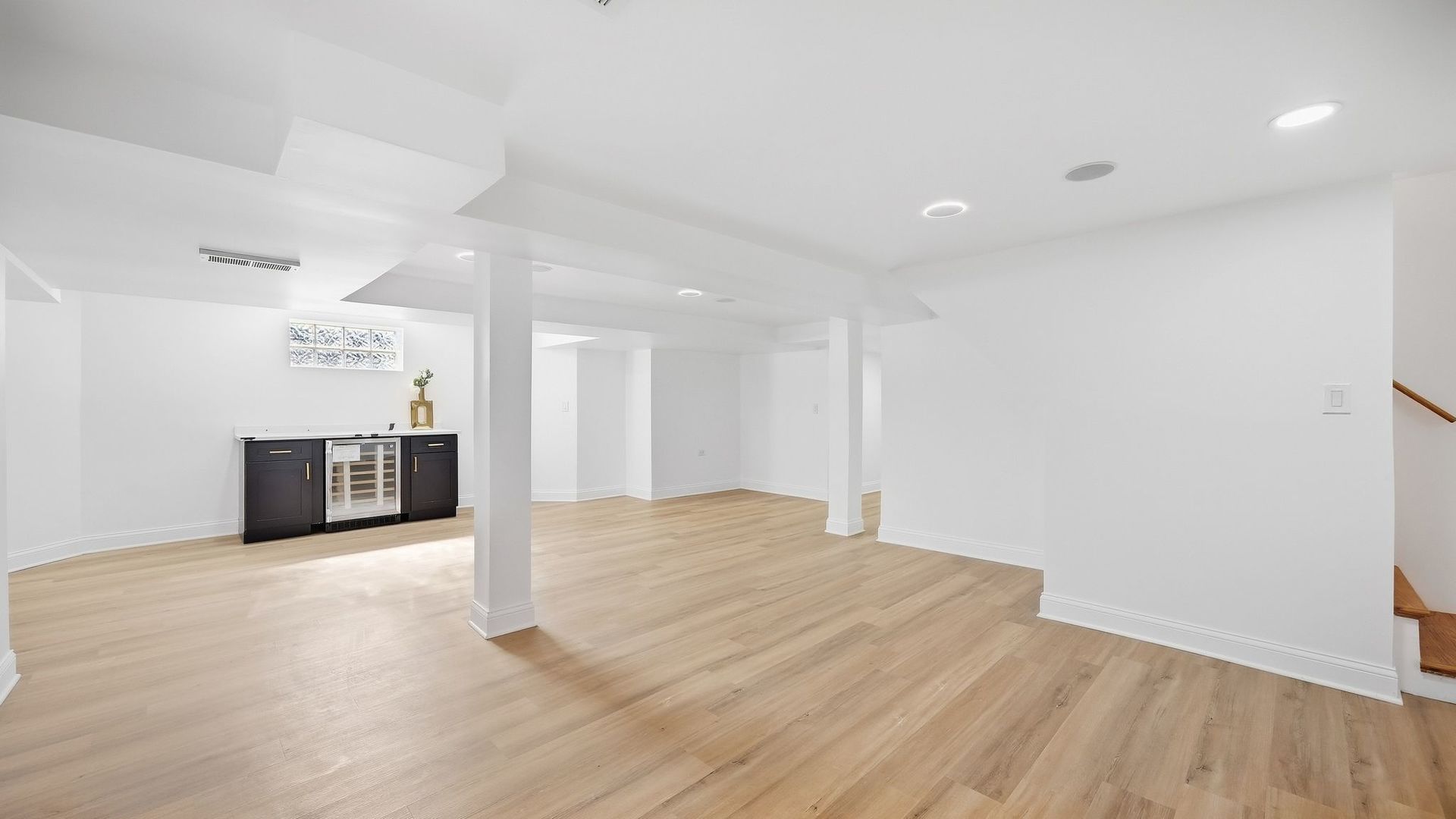 8257 S Blackstone Avenue Property Photo 28