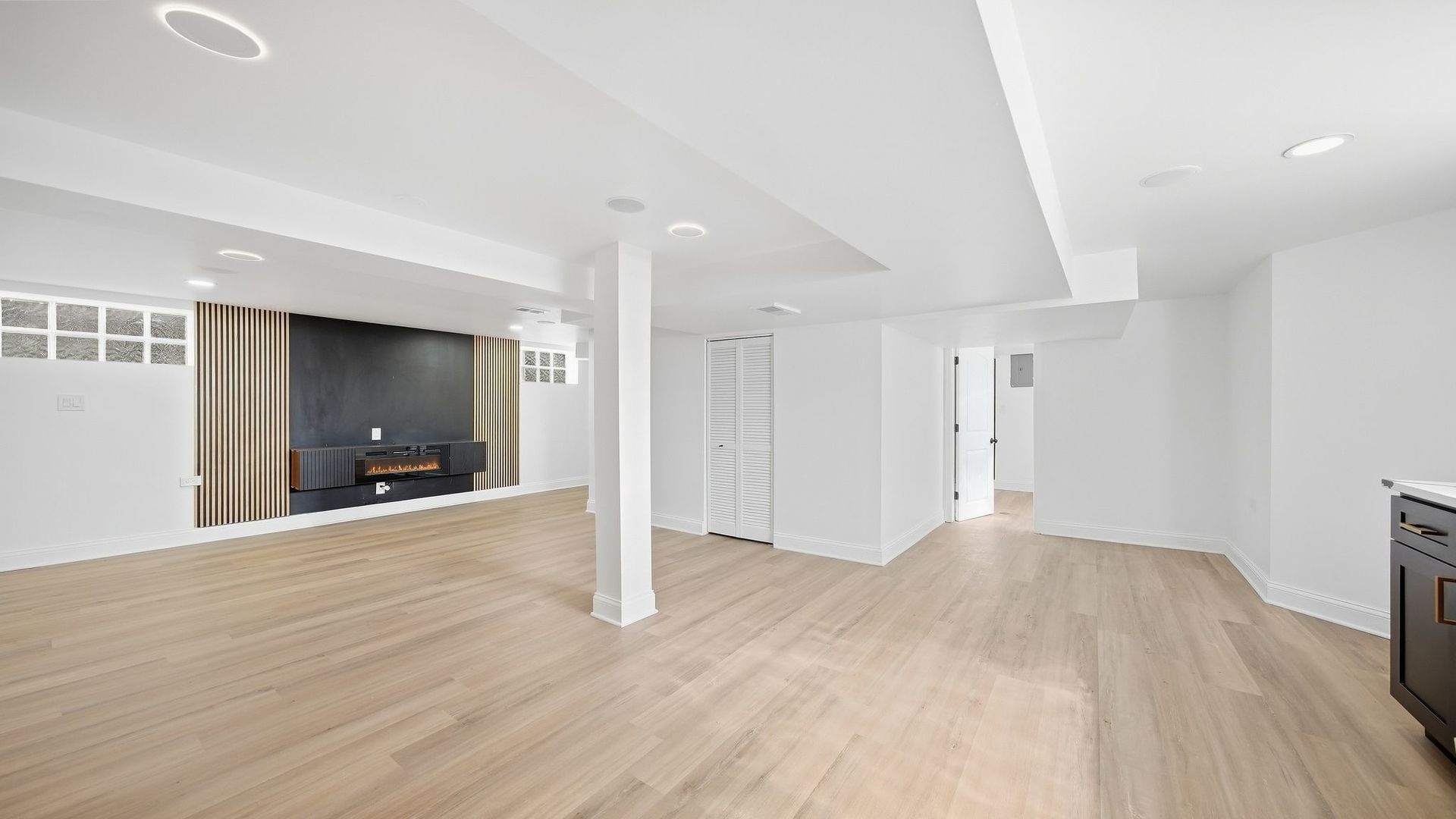 8257 S Blackstone Avenue Property Photo 29