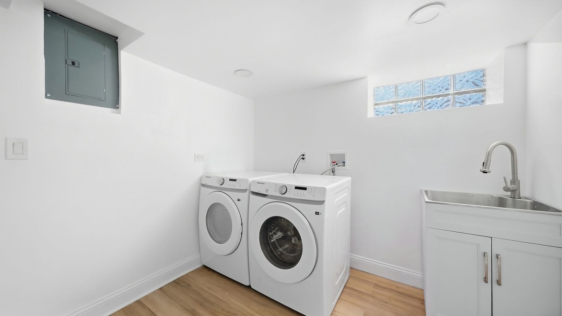 8257 S Blackstone Avenue Property Photo 32